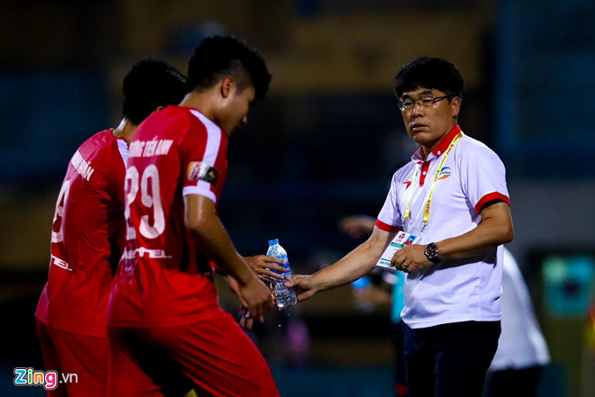 HLV Lee Heung-sil phải tìm ra lời giải cho bài toán nhân sự ở CLB Viettel.