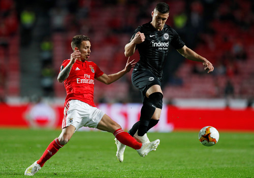 Jovic (phải) là tài năng mới nổi tại Frankfurt. Jovic (phải) là tài năng mới nổi tại Frankfurt.