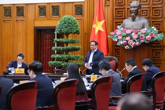 Tiếp tục nắm vững tình hình, diễn biến các thị trường chứng khoán, trái phiếu doanh nghiệp, bất động sản, nhu cầu vốn của doanh nghiệp, người dân, dự báo các khó khăn, rủi ro, có các giải pháp hiệu quả, dứt khoát không để ách tắc vốn cho nền kinh tế - Ảnh: VGP/Nhật Bắc Tiếp tục nắm vững tình hình, diễn biến các thị trường chứng khoán, trái phiếu doanh nghiệp, bất động sản, nhu cầu vốn của doanh nghiệp, người dân, dự báo các khó khăn, rủi ro, có các giải pháp hiệu quả, dứt khoát không để ách tắc vốn cho nền kinh tế - Ảnh: VGP/Nhật Bắc