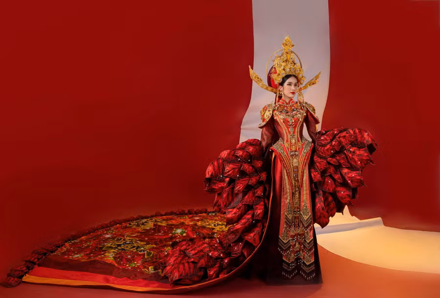 Cận cảnh quốc phục hoành tráng của Phương Anh tại Miss International 2022 