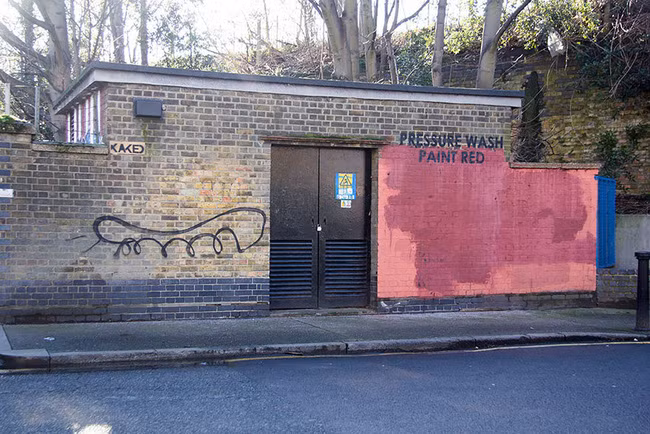 Chỉ vì ngứa mắt với một bức tường, nghệ sĩ Graffiti đã khiến cả thế giới phải cười méo mồm - Ảnh 11.