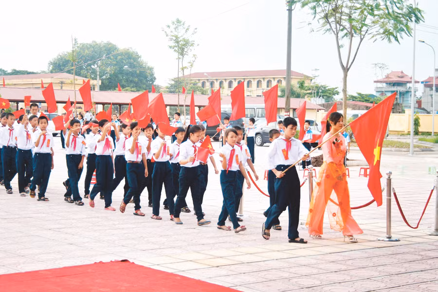 Học sinh Hà Nội trong ngày khai giảng năm học mới. Ảnh: Minh Phong 