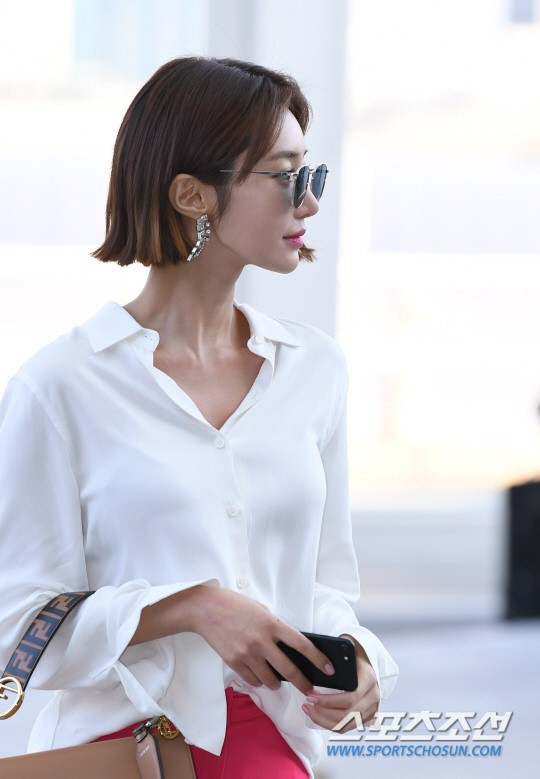 Chỉ cần thay đổi kiểu tóc, loạt mỹ nhân Hàn thay đổi ngoại hình 180 độ ảnh 11 Empty