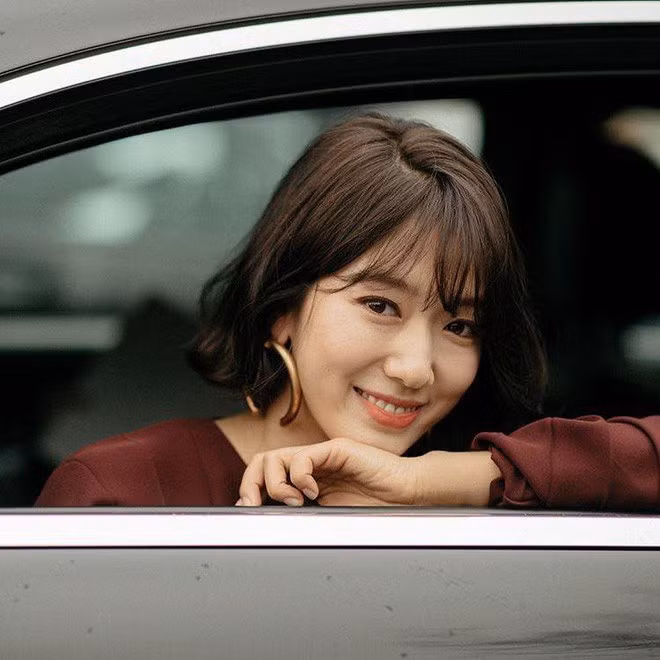 Chỉ cần thay đổi kiểu tóc, loạt mỹ nhân Hàn thay đổi ngoại hình 180 độ ảnh 5 Empty