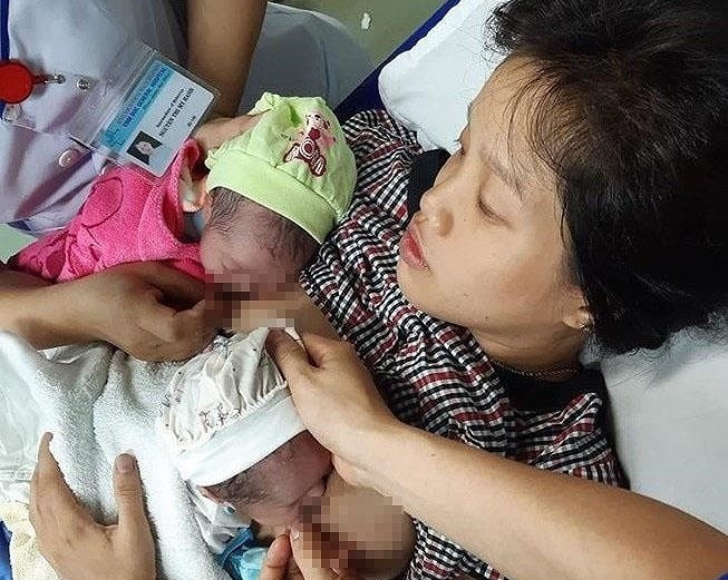 Quảng Nam: Hy hữu mẹ mang thai đôi sinh ở toilet