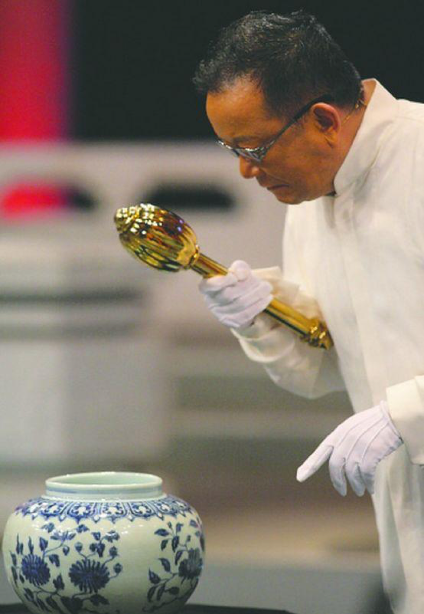 Cơ ngơi khủng, cổ vật sánh ngang bảo tàng của Vương Cương, diễn viên đóng vai Hòa Thân ảnh 9 Cơ ngơi khủng, cổ vật sánh ngang bảo tàng của Vương Cương, diễn viên đóng vai Hòa Thân ảnh 9