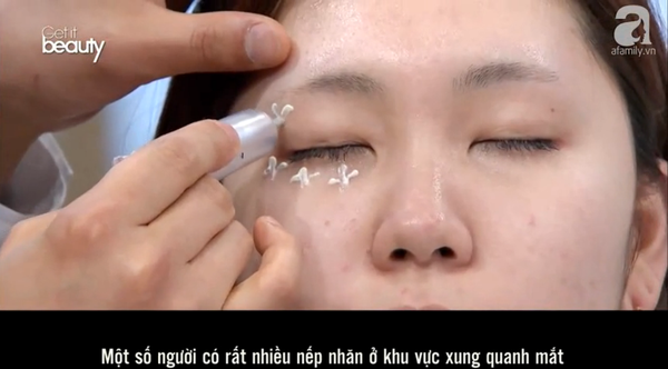 Cách dùng kem dưỡng mắt đúng nhất, giúp khuôn mặt trẻ ra vài tuổi ảnh 2 Cách dùng kem dưỡng mắt đúng nhất, giúp khuôn mặt trẻ ra vài tuổi ảnh 2