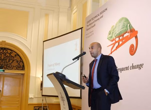 Ông John Mongelard, Giám đốc chuyên môn ICAEW chia sẻ các kiến thức cập nhật về tiền điện tử.