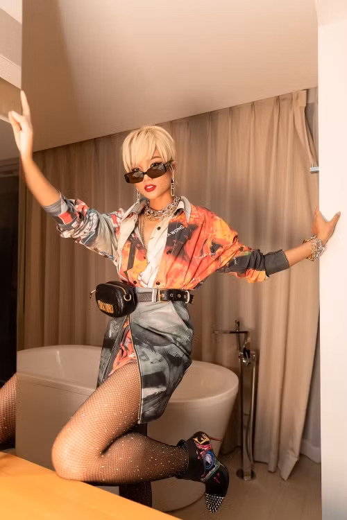 hhen nie khac la voi mai toc bach kim day ca tinh