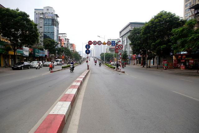 Phố phường Hà Nội vắng vẻ khác thường trong ngày nghỉ lễ - 4 Phố phường Hà Nội vắng vẻ khác thường trong ngày nghỉ lễ - 4