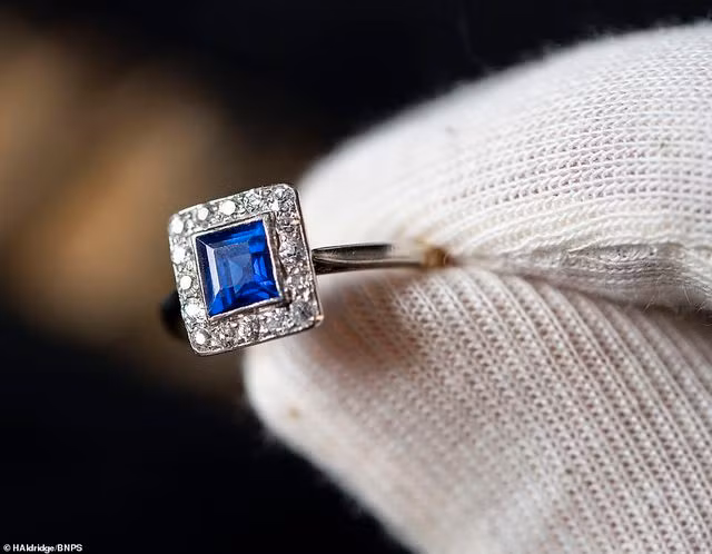 Đấu giá nhẫn đính hôn của kỹ sư đóng tàu tử nạn cùng Titanic - 4