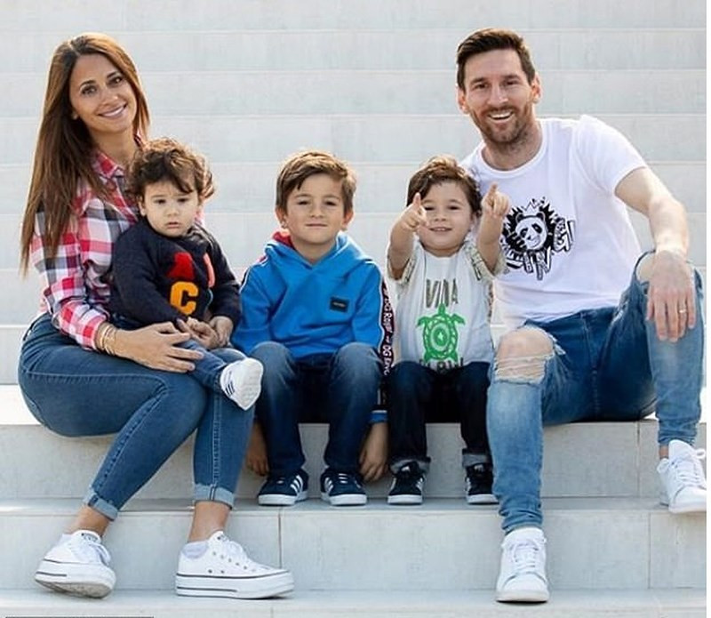 Ảnh độc: Messi tạo dáng bên vợ từ khi còn là cậu bé 10 tuổi ảnh 1 Ảnh độc: Messi tạo dáng bên vợ từ khi còn là cậu bé 10 tuổi ảnh 1