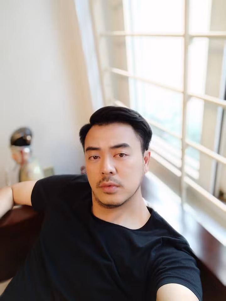 Tuấn Tú thừa nhận phải làm bản thân già đi để hợp vai.