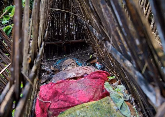 Tục lệ mai táng gây ám ảnh của người dân đảo Bali