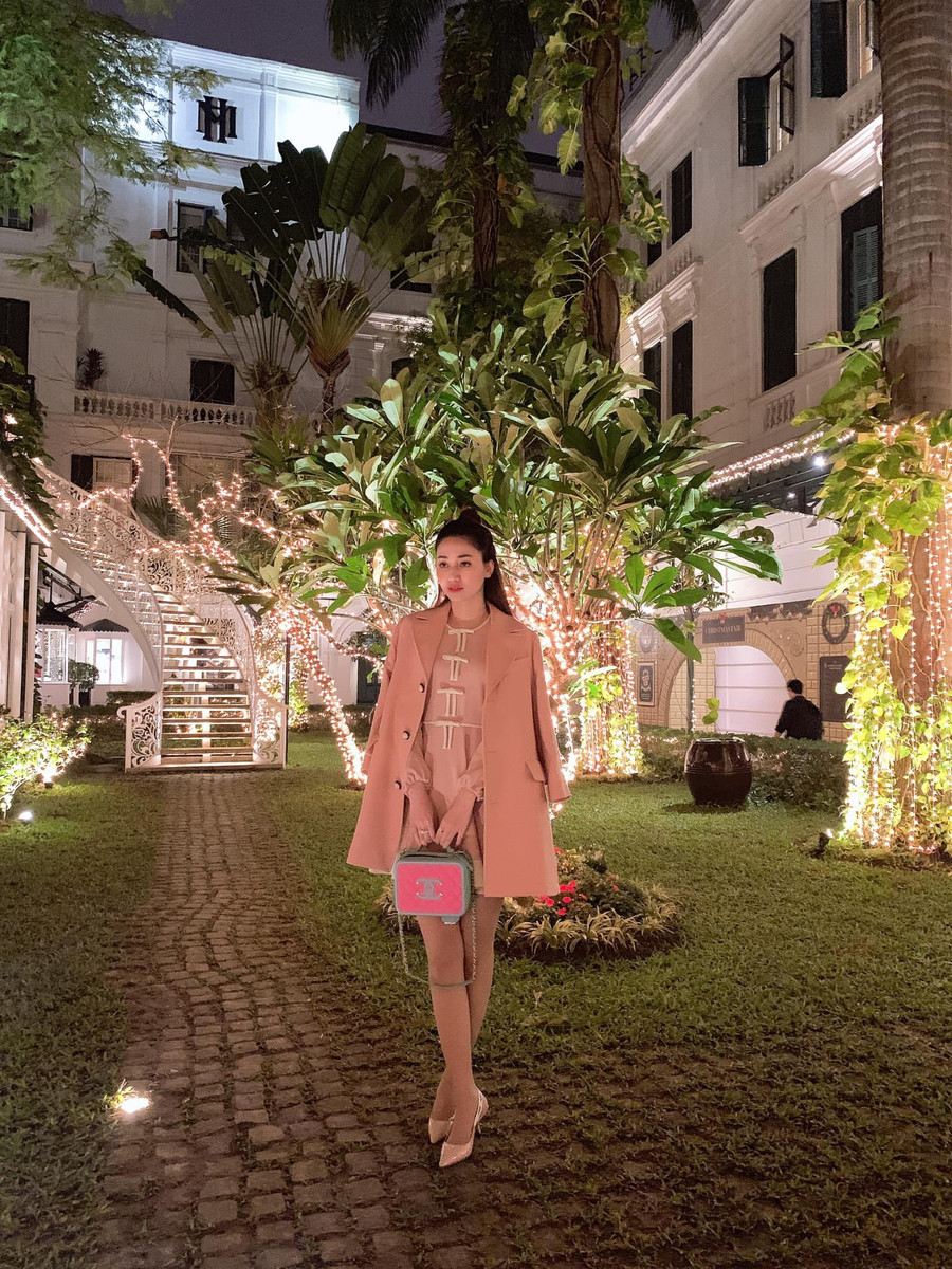 Cuộc sống như “bà hoàng” của chị em Á hậu Trà My - Thanh Tú sau khi kết hôn với chồng đại gia ảnh 17 Cuộc sống như “bà hoàng” của chị em Á hậu Trà My - Thanh Tú sau khi kết hôn với chồng đại gia ảnh 17