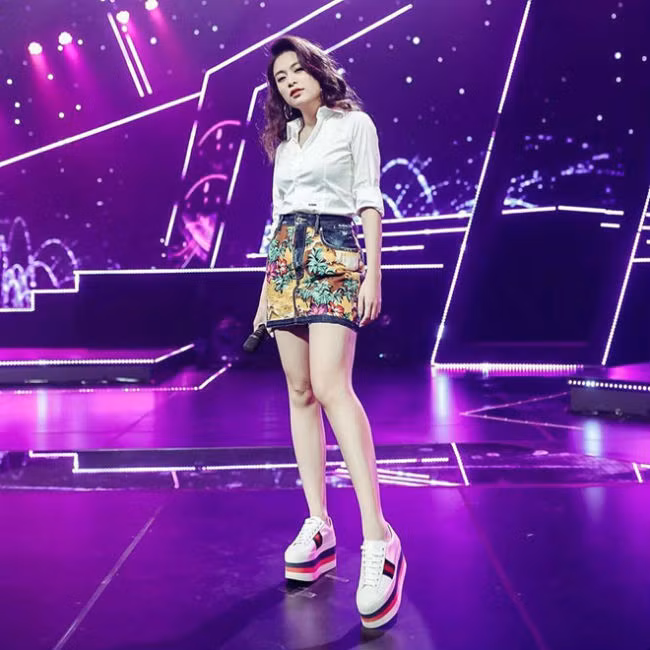 dinh cao nhan sac cua hoang thuy linh tuoi 31: tu nha ra pho luon goi cam hinh anh 5