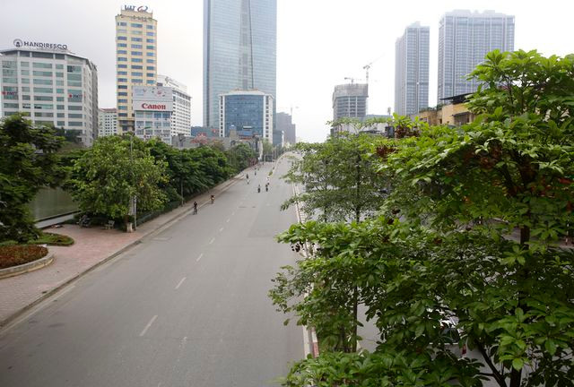 Phố phường Hà Nội vắng vẻ khác thường trong ngày nghỉ lễ - 1 Phố phường Hà Nội vắng vẻ khác thường trong ngày nghỉ lễ - 1