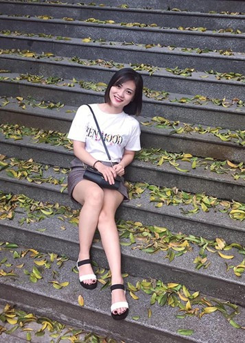 Nhan sắc đời thường xinh đẹp của MC lấy nhầm chồng đồng tính ảnh 5 Ngoài đời, bà mẹ một con có phong cách thời trang trẻ trung.