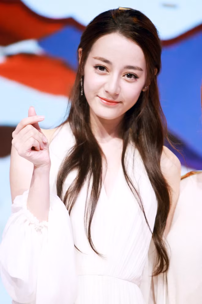 Dich Le Nhiet Ba bi che kem xinh, thieu khi chat khi de toc ngan hinh anh 4 