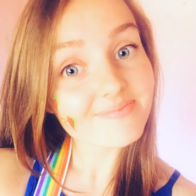 Gửi thú cưng cho dịch vụ chăm sóc để đi du lịch, cô chủ đau đớn nhận về bọc chứa xác chú chó đáng thương bị quấn như món hàng - Ảnh 1.