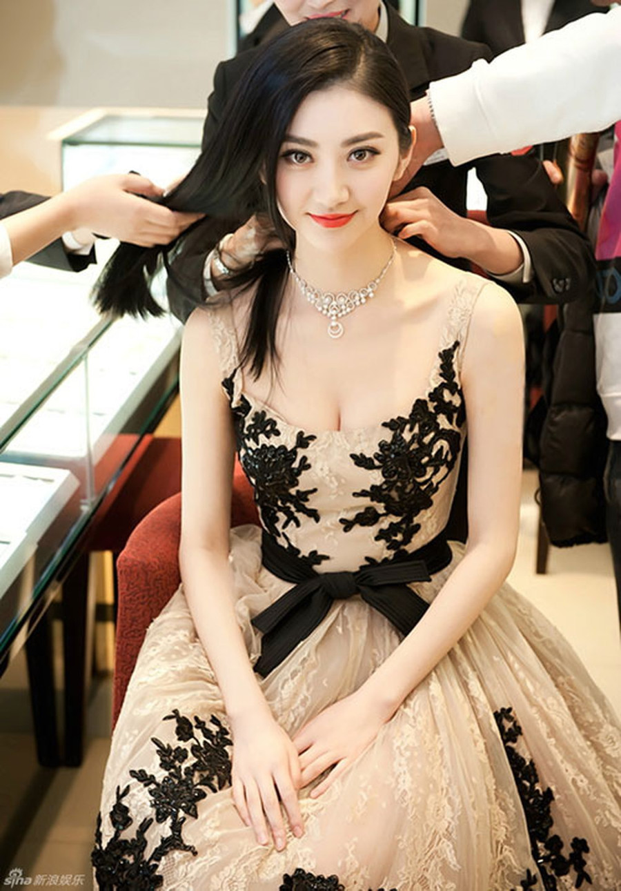 “Đệ nhất mỹ nữ Bắc Kinh” Cảnh Điềm gây sốc với gương mặt già nua, khác hẳn ảnh chỉnh sửa ảnh 11 “Đệ nhất mỹ nữ Bắc Kinh” Cảnh Điềm gây sốc với gương mặt già nua, khác hẳn ảnh chỉnh sửa ảnh 11