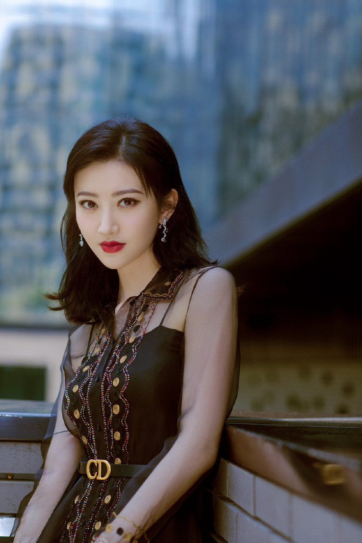 “Đệ nhất mỹ nữ Bắc Kinh” Cảnh Điềm gây sốc với gương mặt béo tròn già nua, khác hẳn ảnh đã chỉnh sửa ngọt ngào - Ảnh 1. “Đệ nhất mỹ nữ Bắc Kinh” Cảnh Điềm gây sốc với gương mặt béo tròn già nua, khác hẳn ảnh đã chỉnh sửa ngọt ngào - Ảnh 1.