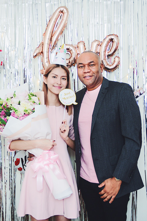 Bạn trai Thùy Dương sinh năm 1980, đến từ Mỹ. Bạn trai Thùy Dương sinh năm 1980, đến từ Mỹ.