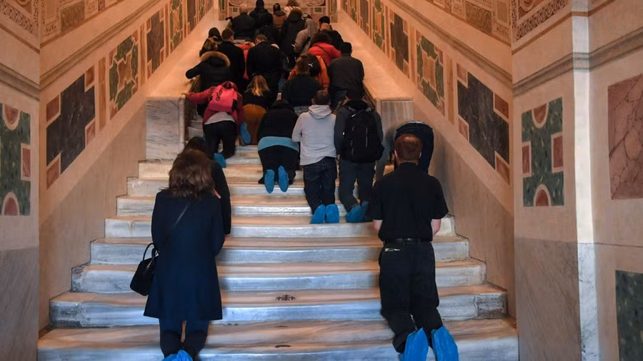 Cau thang Thanh va nhung dia diem ly tuong khi du lich Vatican hinh anh 5 