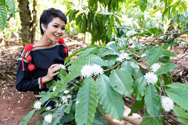 Cuộc sống của H"Hen Niê thay đổi thế nào kể từ khi trở thành Hoa hậu? ảnh 7 Cuộc sống của HHen Niê thay đổi thế nào kể từ khi trở thành Hoa hậu?-8