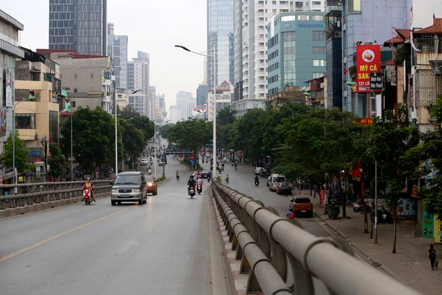 Phố phường Hà Nội vắng vẻ khác thường trong ngày nghỉ lễ - 13 Phố phường Hà Nội vắng vẻ khác thường trong ngày nghỉ lễ - 13