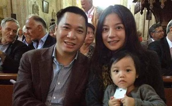 Nhan sắc khác một trời một vực của Triệu Vy ngoài đời và khi qua chỉnh sửa ảnh 6 dung tin anh tren mang: trieu vy ngoai doi va khi qua chinh sua khac mot troi mot vuc - 7