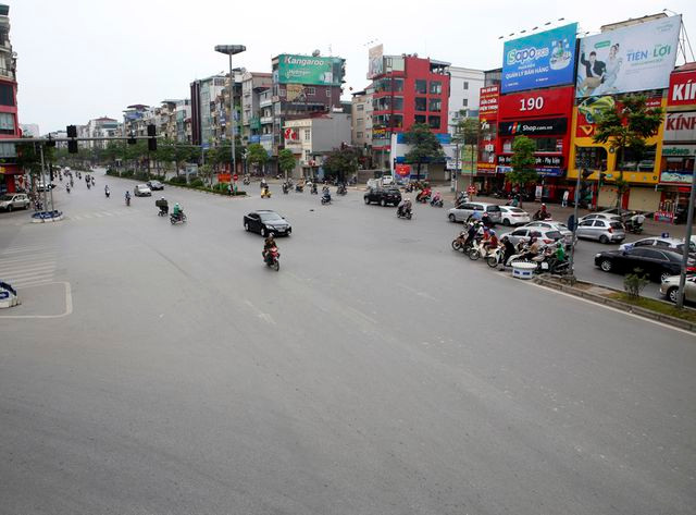 Phố phường Hà Nội vắng vẻ khác thường trong ngày nghỉ lễ - 12 Phố phường Hà Nội vắng vẻ khác thường trong ngày nghỉ lễ - 12