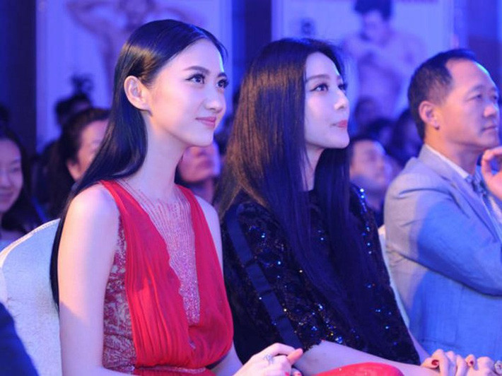 “Đệ nhất mỹ nữ Bắc Kinh” Cảnh Điềm gây sốc với gương mặt béo tròn già nua, khác hẳn ảnh đã chỉnh sửa ngọt ngào - Ảnh 10. “Đệ nhất mỹ nữ Bắc Kinh” Cảnh Điềm gây sốc với gương mặt béo tròn già nua, khác hẳn ảnh đã chỉnh sửa ngọt ngào - Ảnh 10.