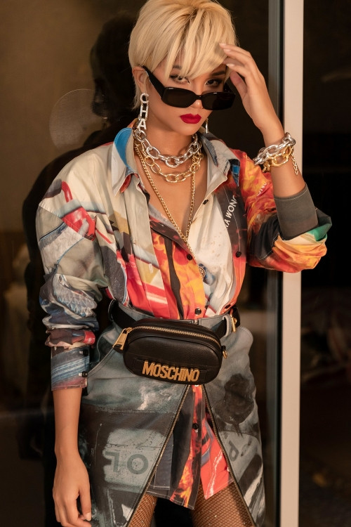 H hhen nie khac la voi mai toc bach kim day ca tinh