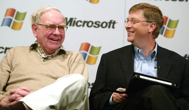 5. Hoạt động từ thiện: Bill Gates nổi tiếng là một nhà tỷ phú có tấm lòng vàng. Ông đã dành ra phần lớn số tài sản của mình cho các hoạt động từ thiện. Bill Gates đã cam kết quyên góp phần phần lớn tài sản của mình cho Giving Pledge - một phong trào mà ông cùng với tỷ phú Warren Buffett thành lập vào năm 2010. Ông cũng mời các tỷ phú khác cùng quyên góp tài sản cho tổ chức từ thiện này. Tính đến nay, Bill Gates đã dành ra tổng cộng 45,5 tỷ USD làm từ thiện thông qua Quỹ Bill & Melinda Gates cùng nhiều quỹ từ thiện khác. So huu 100 ty USD, ty phu Bill Gates tieu tien the nao? hinh anh 8
