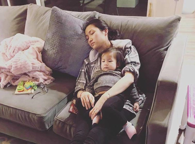 Vo Lam Truong tui than vi mot minh cham con khi chong di qua nhieu hinh anh 1 