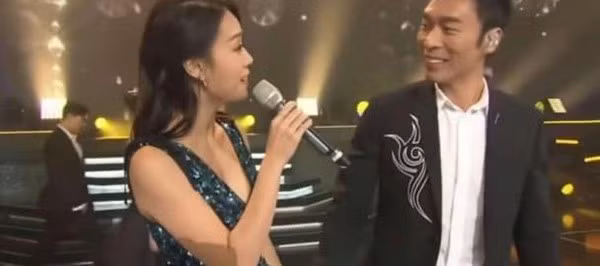 Huỳnh Tâm Dĩnh công khai cắm sừng Mã Quốc Minh khi đặt ảnh nền điện thoại đôi với Hứa Chí An ảnh 4