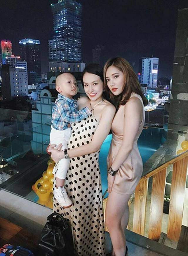 Tuấn Hưng sơ hở để lộ nhan sắc đời thực của bà xã, có lung linh như trên ảnh? ảnh 9 Tuấn Hưng sơ hở để lộ nhan sắc đời thực của bà xã, có lung linh như trên ảnh? ảnh 9