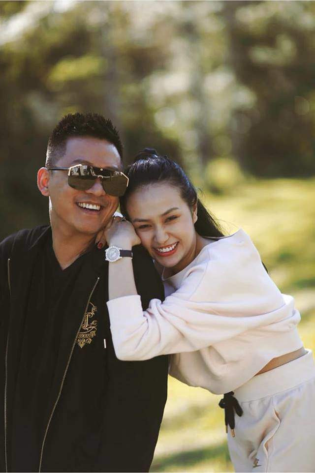 Tuấn Hưng sơ hở để lộ nhan sắc đời thực của bà xã, có lung linh như trên ảnh? ảnh 3 Tuấn Hưng sơ hở để lộ nhan sắc đời thực của bà xã, có lung linh như trên ảnh? ảnh 3