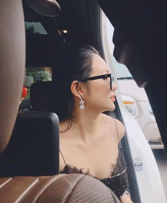 Tuấn Hưng sơ hở để lộ nhan sắc đời thực của bà xã, có lung linh như trên ảnh? ảnh 6