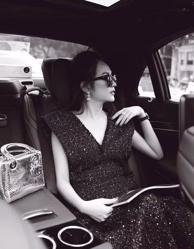 Tuấn Hưng sơ hở để lộ nhan sắc đời thực của bà xã, có lung linh như trên ảnh? ảnh 10