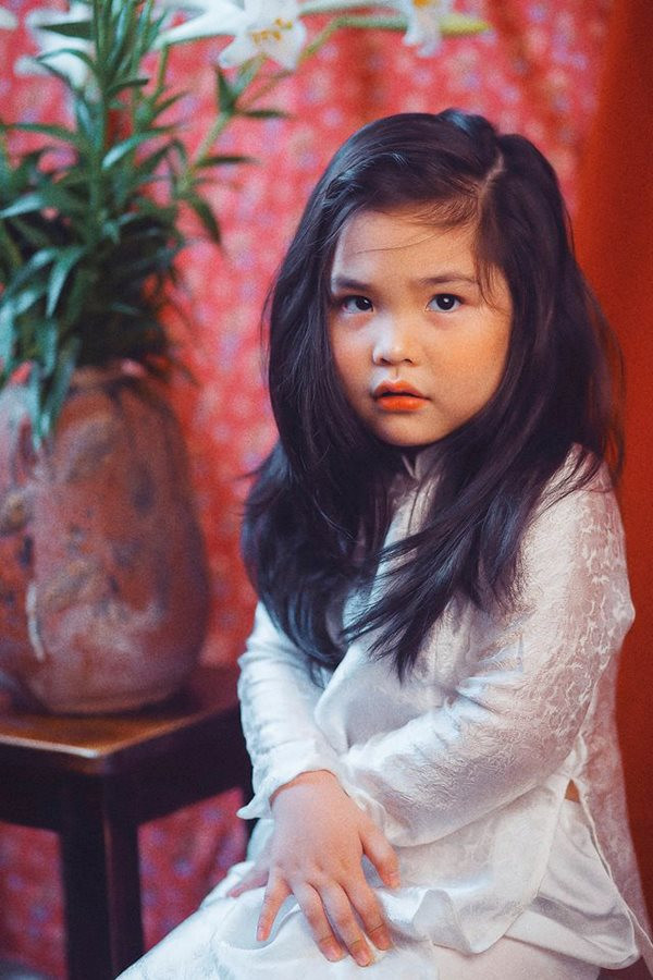 Dân mạng thích thú bộ ảnh "Thiếu nữ bên hoa huệ" của bé gái Hà Nội ảnh 5 Dân mạng thích thú bộ ảnh "Thiếu nữ bên hoa huệ" của bé gái Hà Nội ảnh 5