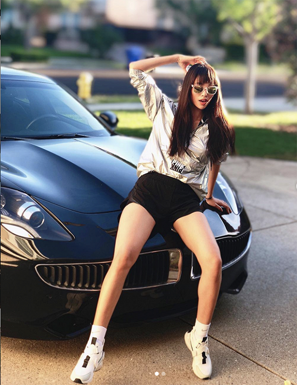 Nhìn những hình ảnh này, có ai nhận ra Hoa hậu Phạm Hương? ảnh 1 Không còn chút nào gương mặt hoa hậu quốc dân, Phạm Hương biến thành swag girl quá lạ lẫm-1