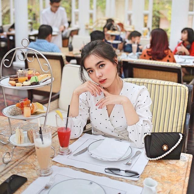 Những "bông hồng lai" xinh đẹp, sang chảnh đúng chất "con nhà giàu" ảnh 5 Nhung