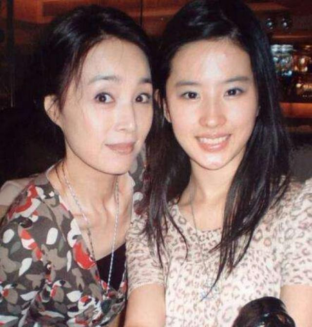 Là đại mỹ nhân, nhưng chỉ vì điều này mà Lưu Diệc Phi bị cho là xấu nhất nhà ảnh 9 Là đại mỹ nhân, nhưng chỉ vì điều này mà Lưu Diệc Phi bị cho là xấu nhất nhà ảnh 9