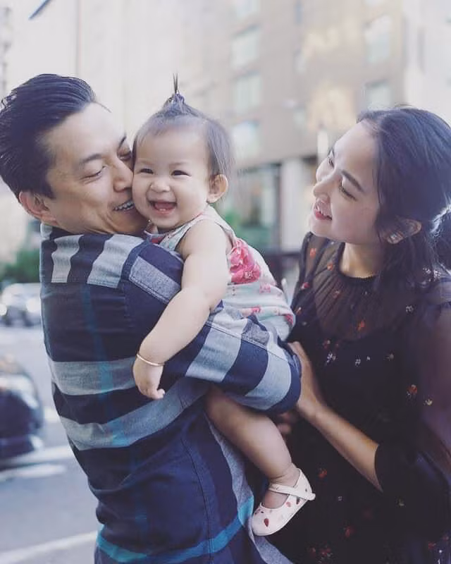 Vo Lam Truong tui than vi mot minh cham con khi chong di qua nhieu hinh anh 2 