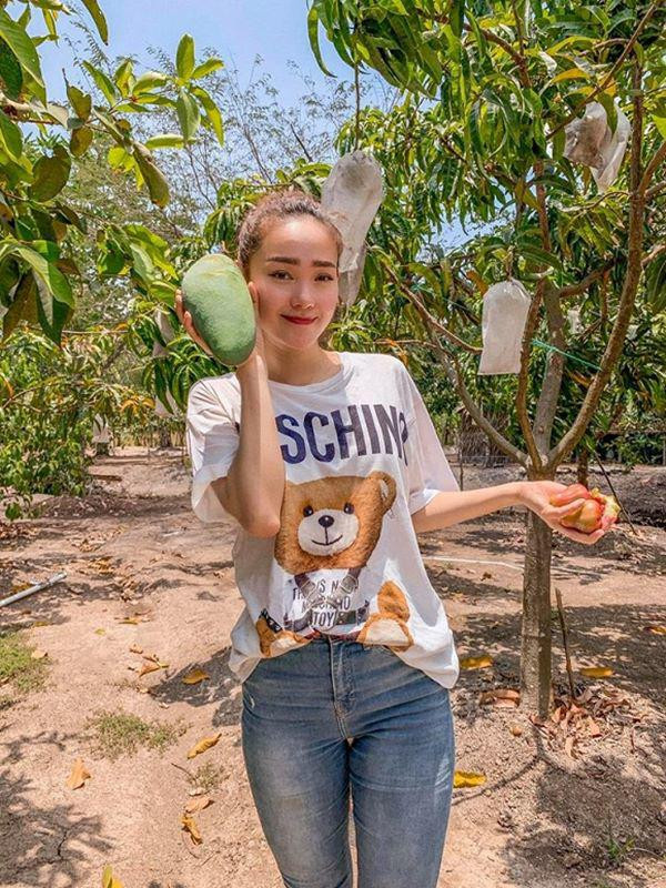 Theo chân Minh Hằng đi thăm miệt vườn “thẳng cánh cò bay” người đẹp vừa tậu ảnh 1 theo chan ly nha ky, nguoi dep tung mua nha tra gop tau miet vuon “thang canh co bay” - 1