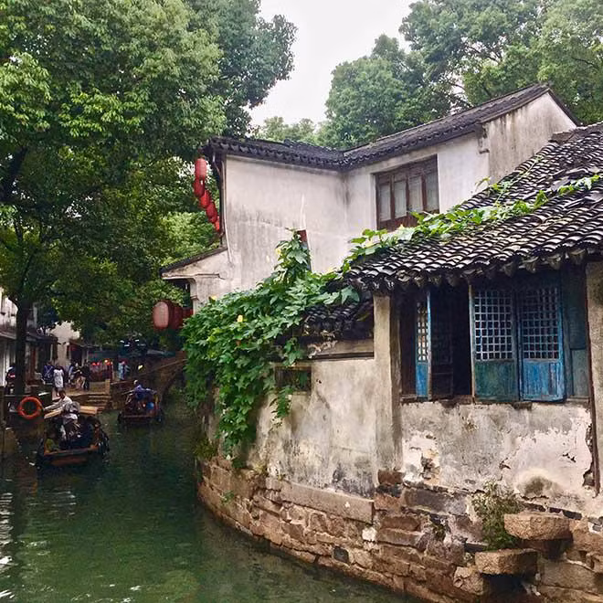 xuyen khong ve qua khu tai ngoi lang co dep me hon - 1