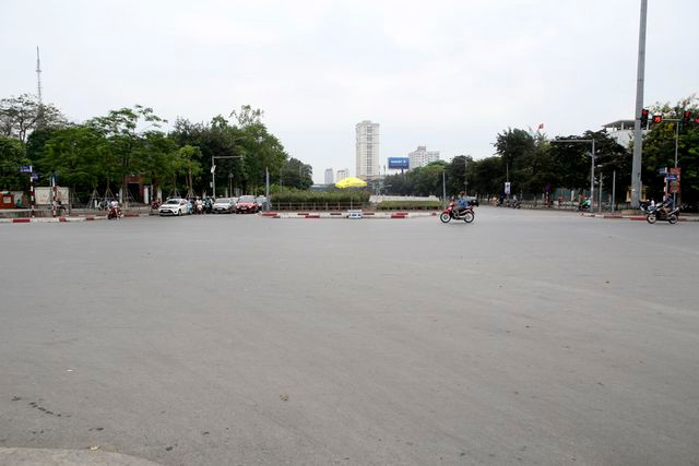 Phố phường Hà Nội vắng vẻ khác thường trong ngày nghỉ lễ - 11 Phố phường Hà Nội vắng vẻ khác thường trong ngày nghỉ lễ - 11