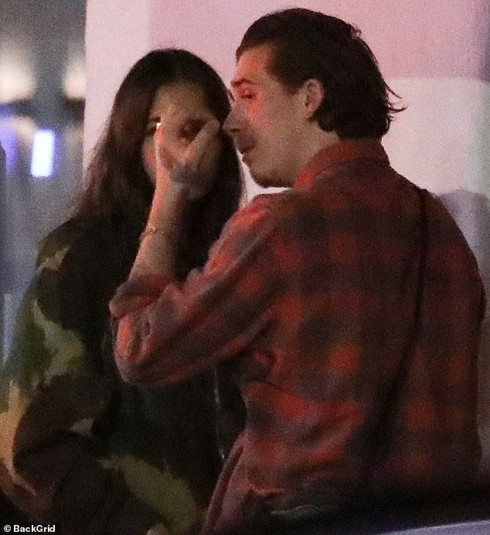 con trai david beckham bật khóc khi cãi vã với bạn gái ngay trên phố hình 12 con trai david beckham bat khoc khi cai va voi ban gai ngay tren pho hinh 12